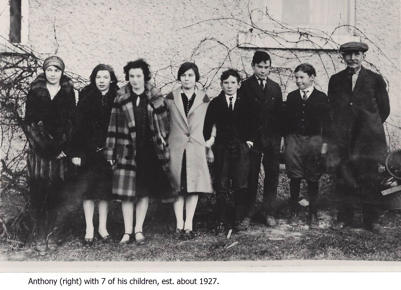 Seven of the ten children of Anthony Lienhart